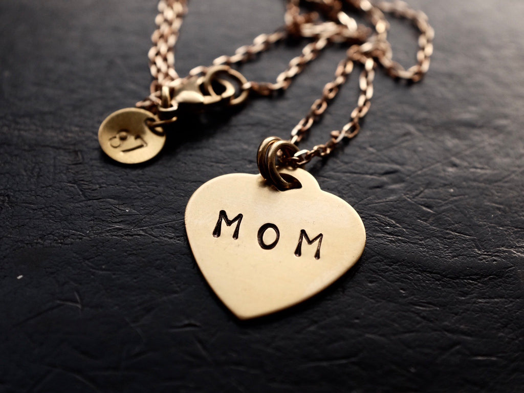 MOM necklace